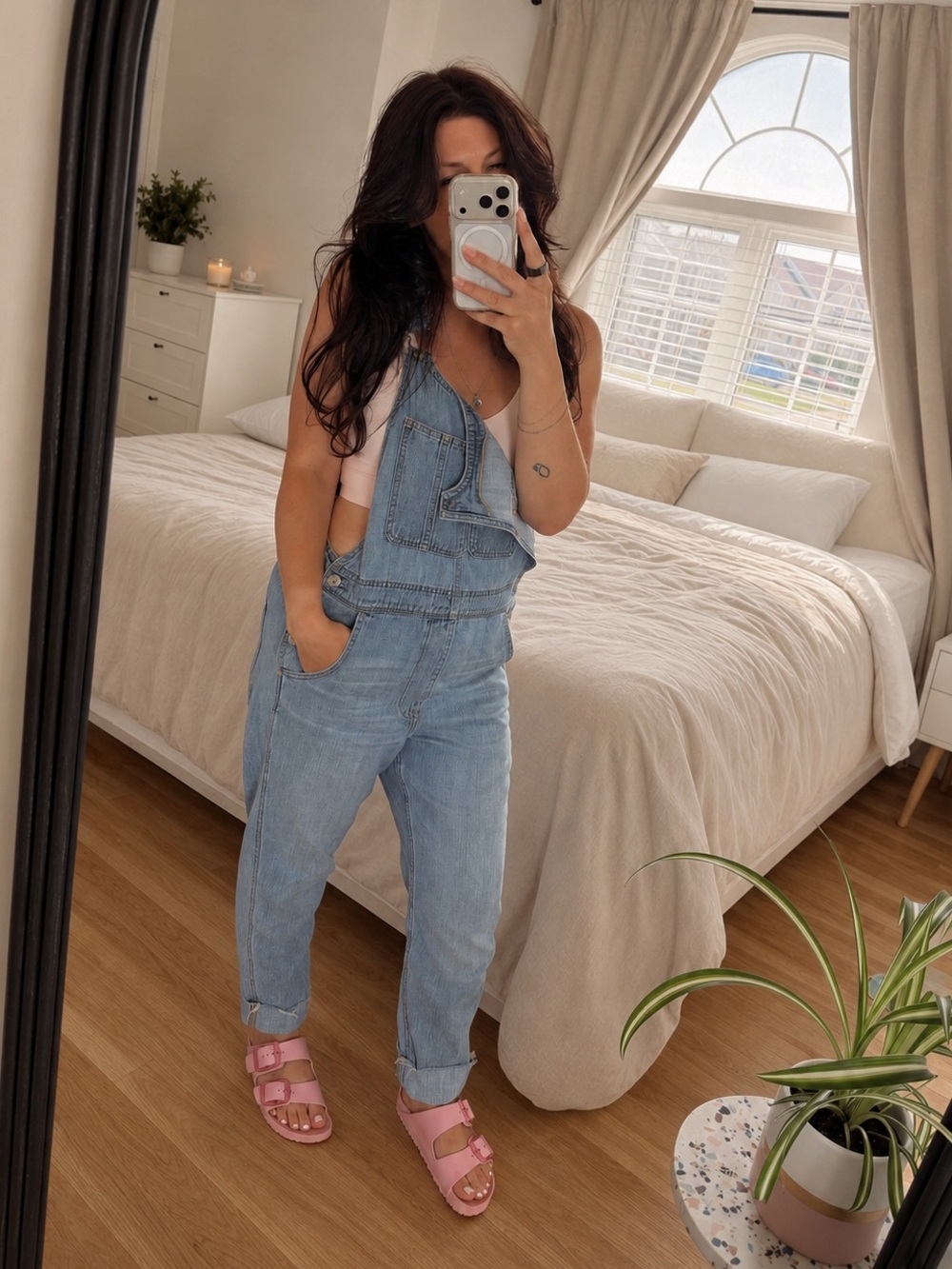 American Eagle 90s Boyfriend Denim Overalls Light Wash Size 6